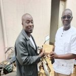 Abengourou Maurice Sawadogo offre des motos pour soutenir la sensibilisation au retrait des cartes d’électeur