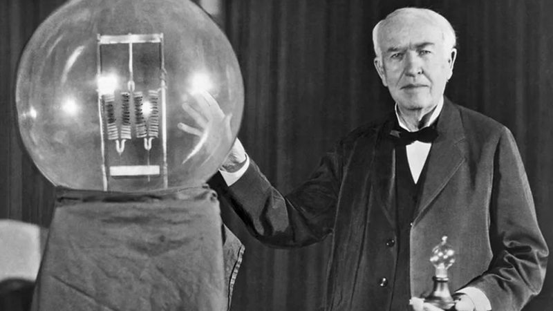 Il y a 146 ans, Thomas Edison brevetait la première ampoule électrique