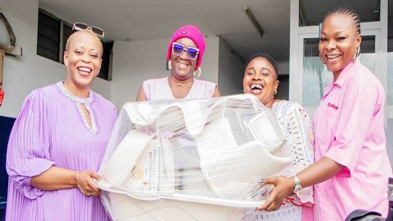Des vivres et non-vivres offerts à des nouvelles mamans à Abidjan