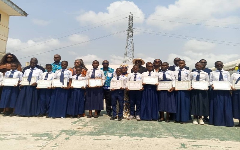Les meilleurs élèves du lycée moderne Danho Paulin Claude d’Attécoubé honorés