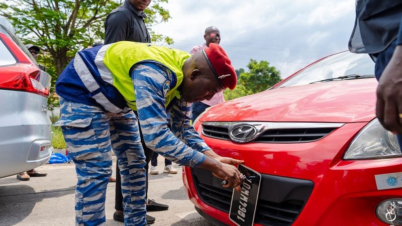 Des véhicules administratifs et privés sanctionnés lors d’une opération de contrôle des plaques